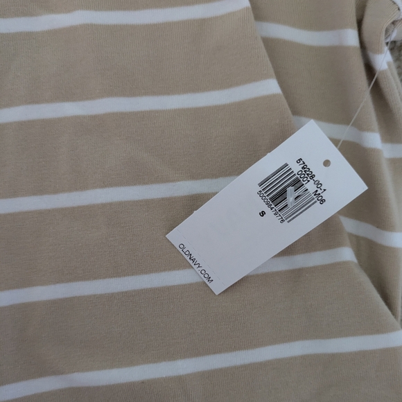 Old Navy Maternity Short-Sleeve Bodycon Dress with Ruching - Picture 5 of 6